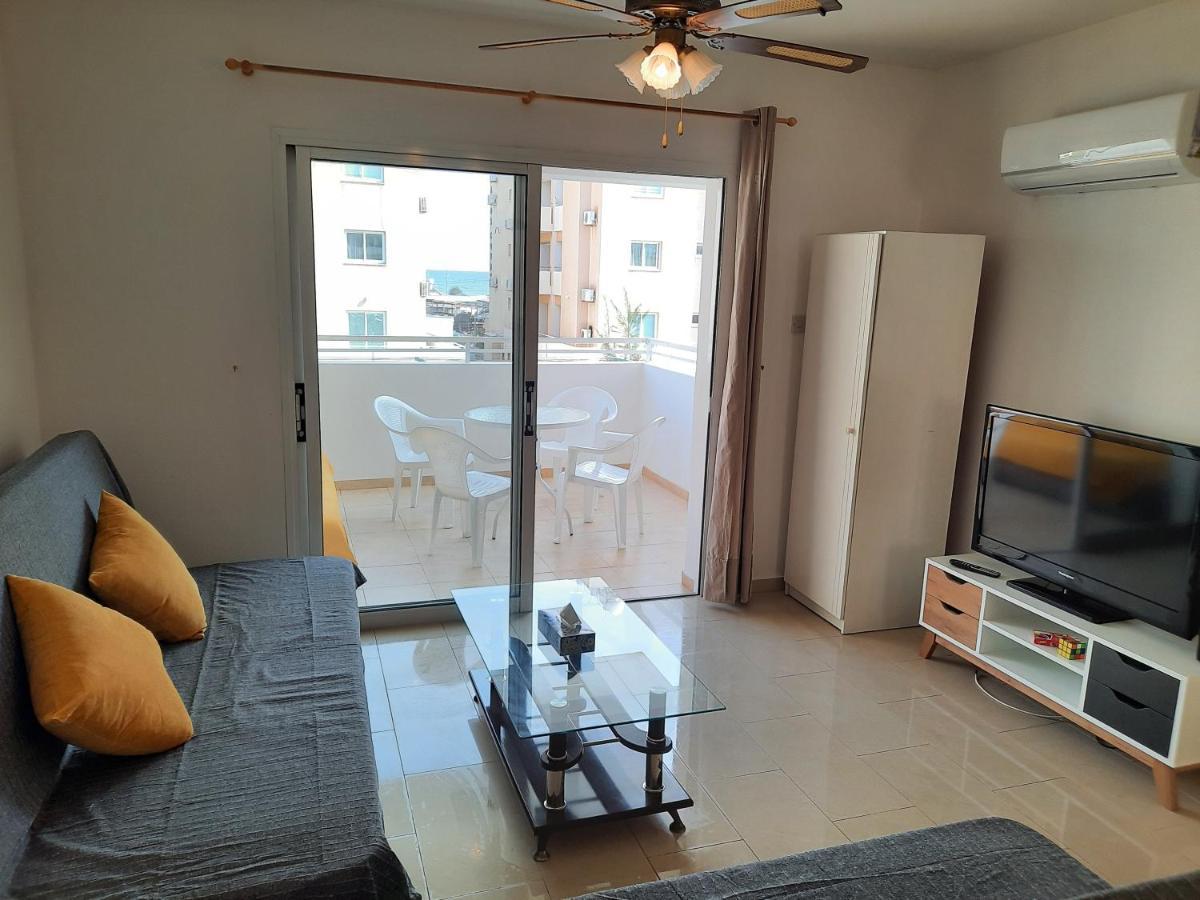 Large Apt 2 Bedrooms Sea View & 2 Balconies Larnaca Buitenkant foto